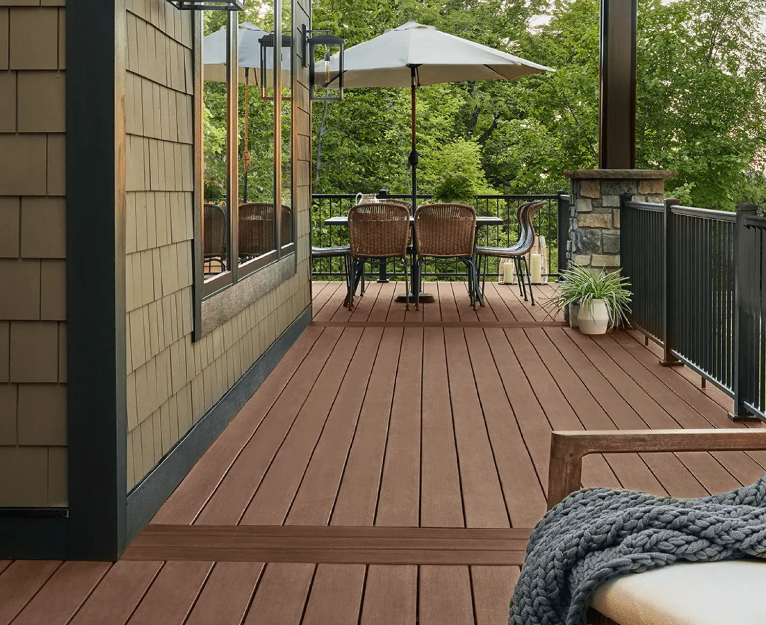 Wrap around deck connecting living spaces